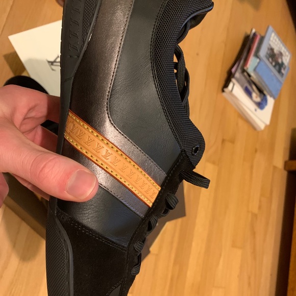 Louis Vuitton - Picture 3 of 7